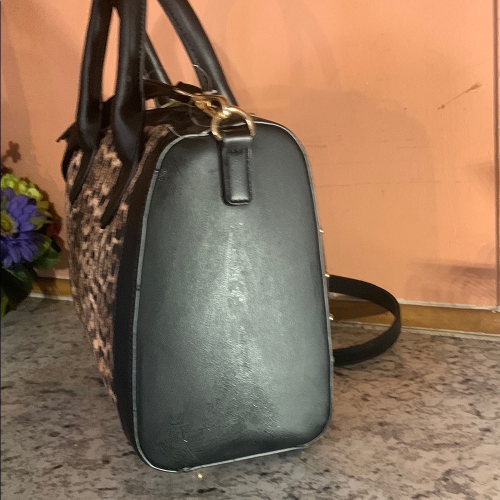 Stylish Black and Leopard Print Women's Bag - Picture 2 of 15